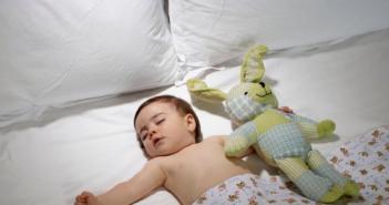 Советы молодым мамам: как приучить ребенка спать в своей кроватке Почему ребенок новорожденный не спит в своей кроватке